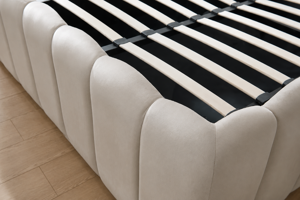 Cloudy Bett, 160x200cm, Samt Beige