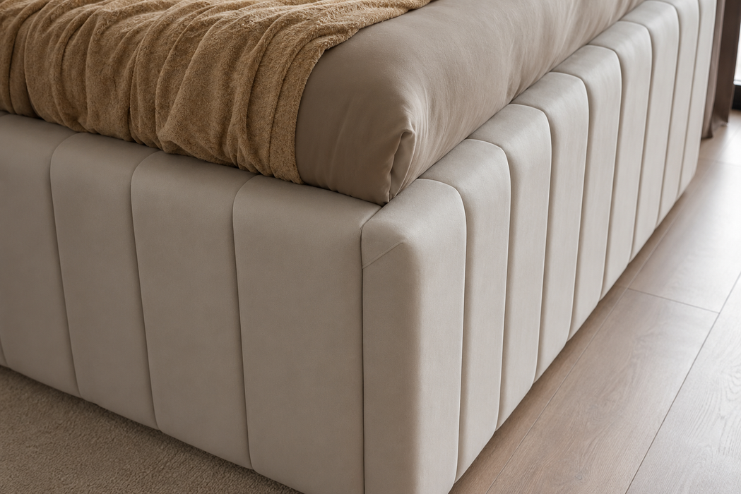 Miami Bett mit Samtstoff & Beige