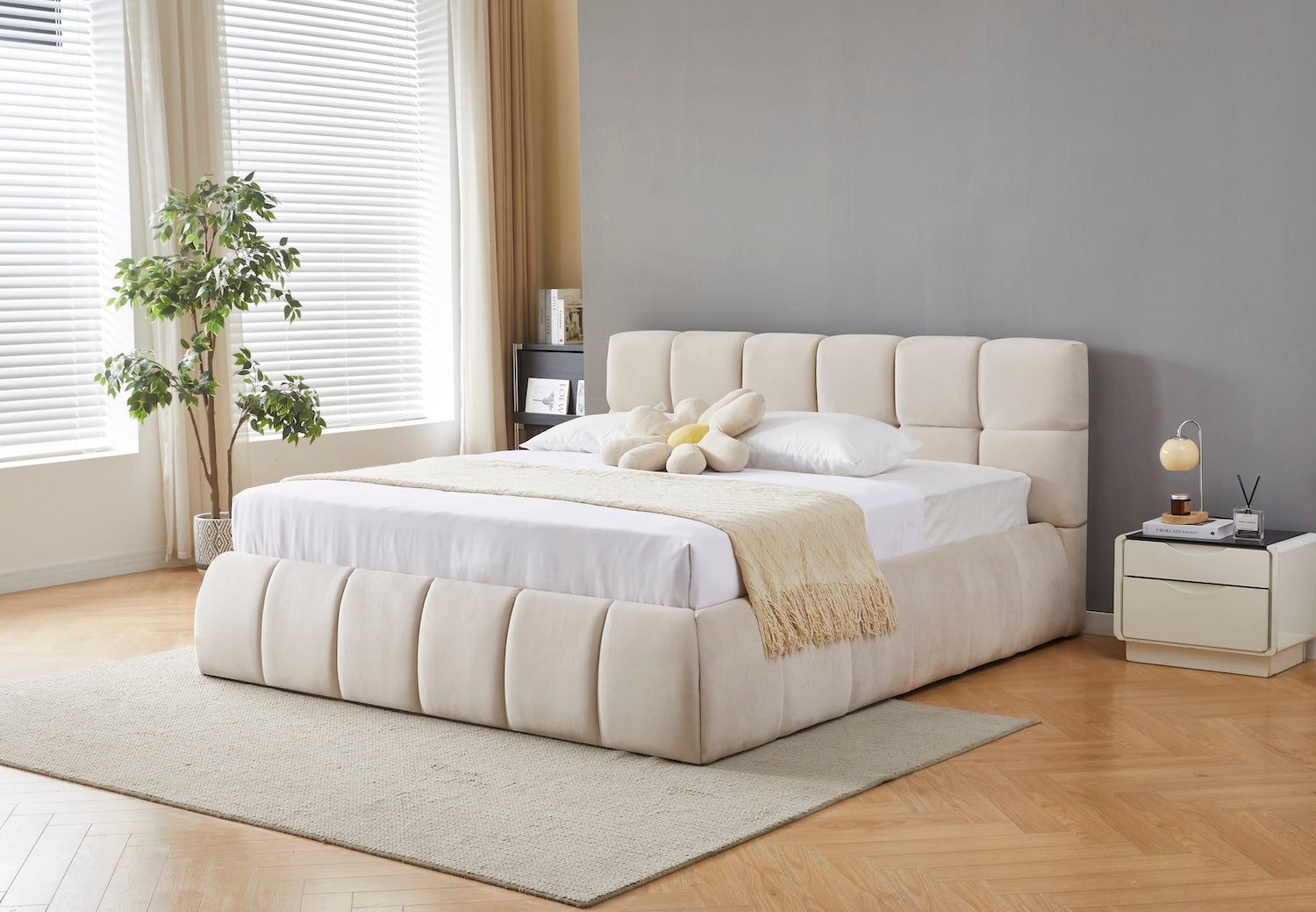 Venedig Bett mit Bettkasten in der Farbe beige in diagonaler Ansicht