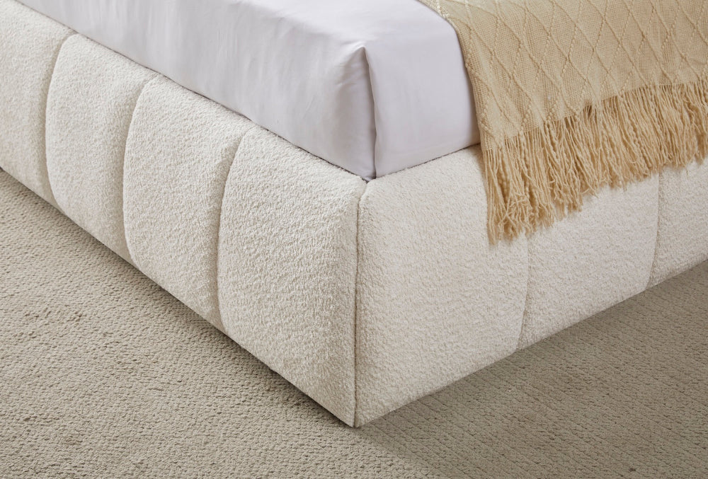 Ecke unten links von Venedig Bett mit Bettkasten